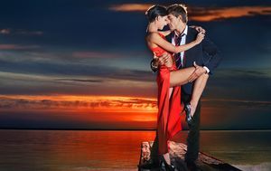 προκαλεί μια γυναίκα